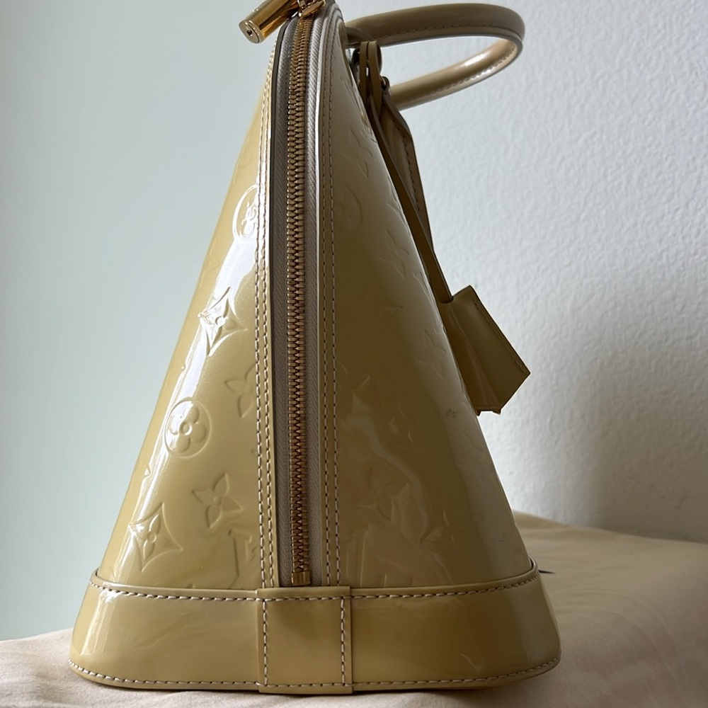 LOUIS VUITTON Vernis Alma GM Blanc Corail - Picture 16 of 17